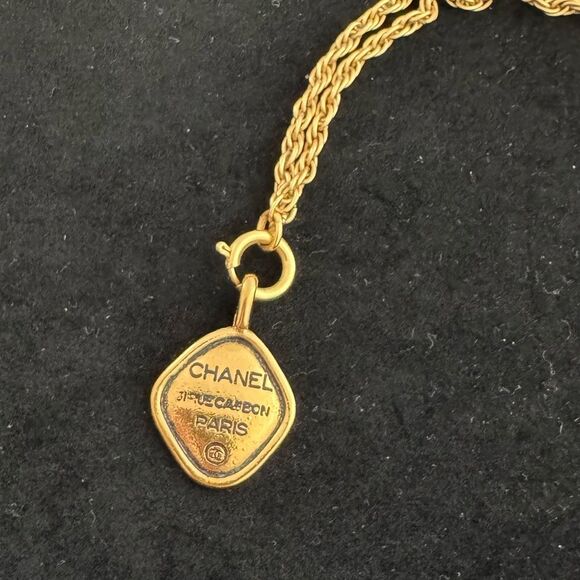 CHANEL Rue Cambon 24k Plated Vintage Medallion Necklace - Picture 4 of 6